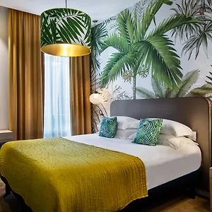 **** Hotel Verlaine France
