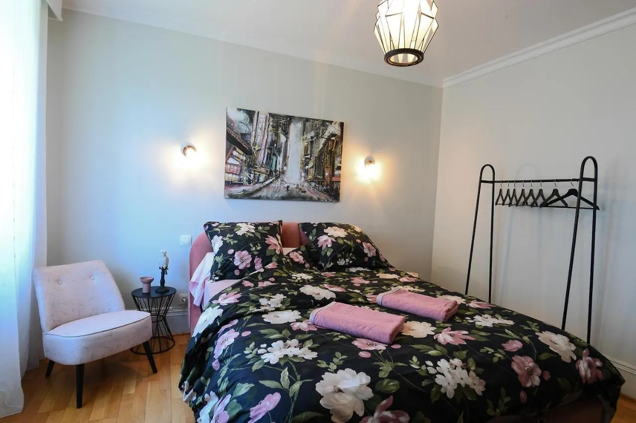 Entre Terre Et Mer Plougoulm Bed & Breakfast