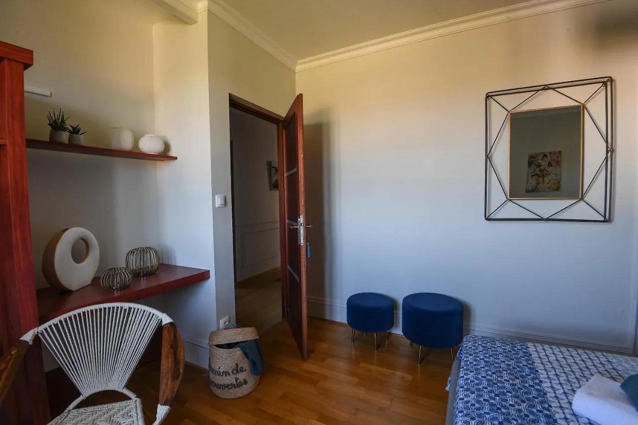 Entre Terre Et Mer Plougoulm Bed & Breakfast