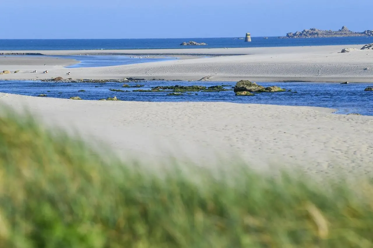 Bed & Breakfast Entre Terre Et Mer Plougoulm