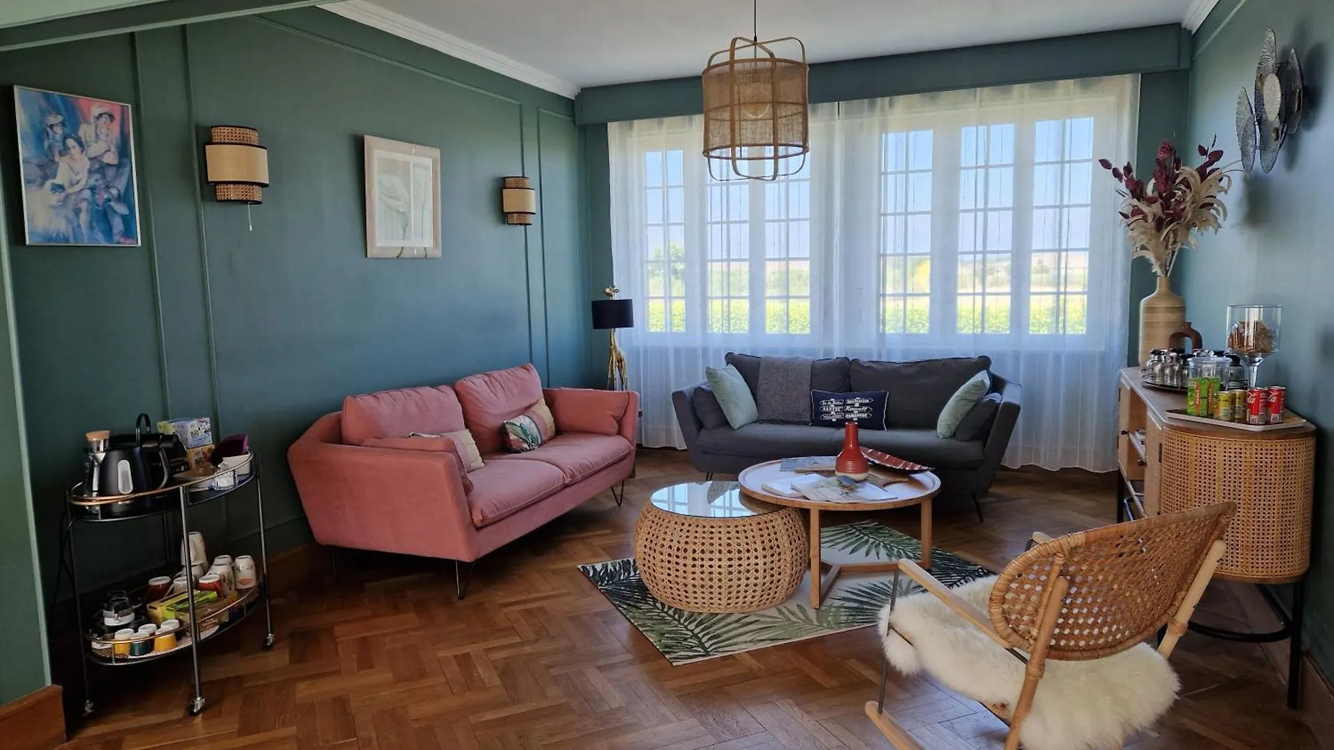 Entre Terre Et Mer Plougoulm Bed & Breakfast